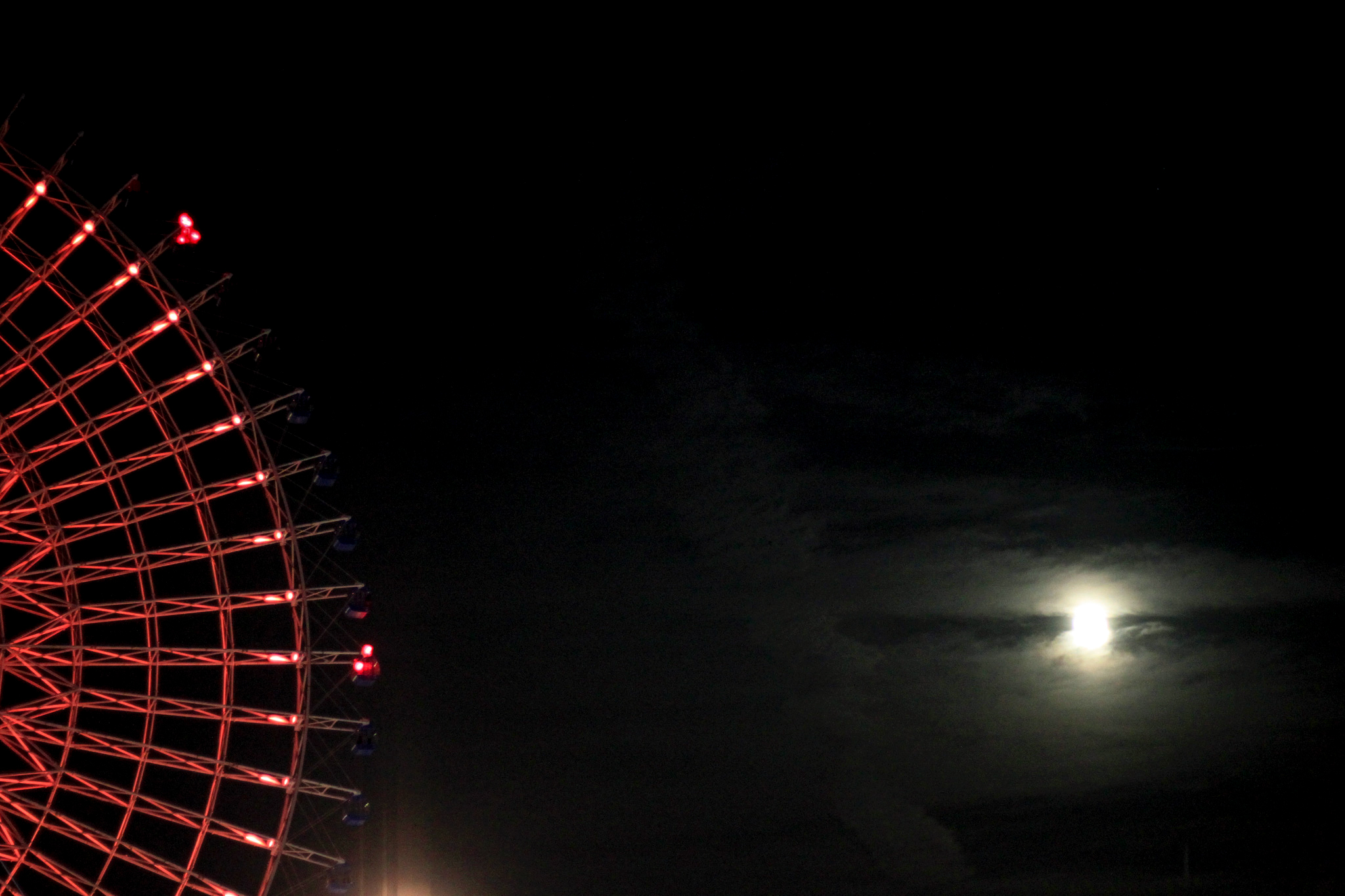 夜の観覧車と月 フリー 無料 写真素材 ダウンロード Blue Green