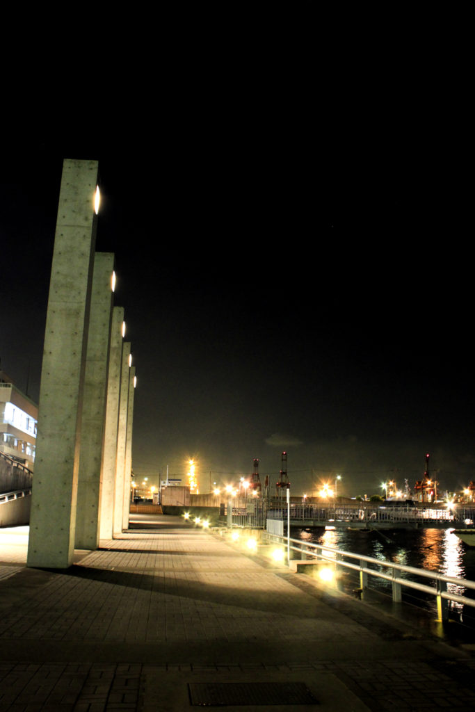 夜の大阪港
