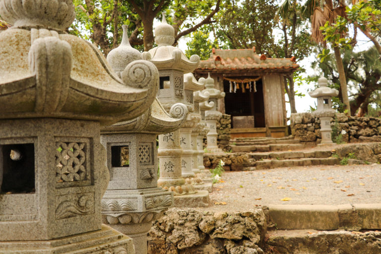 沖縄　石垣島　森の中の神社