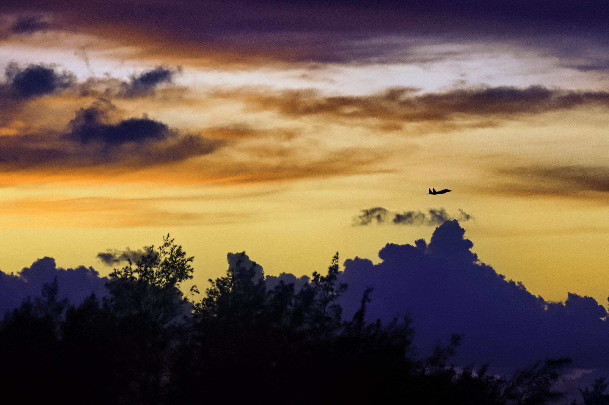 沖縄の夕焼け空と飛行機 フリー 無料 写真素材 ダウンロード Blue Green