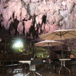 鍾乳洞が美しいカンガラーの谷の洞窟カフェ