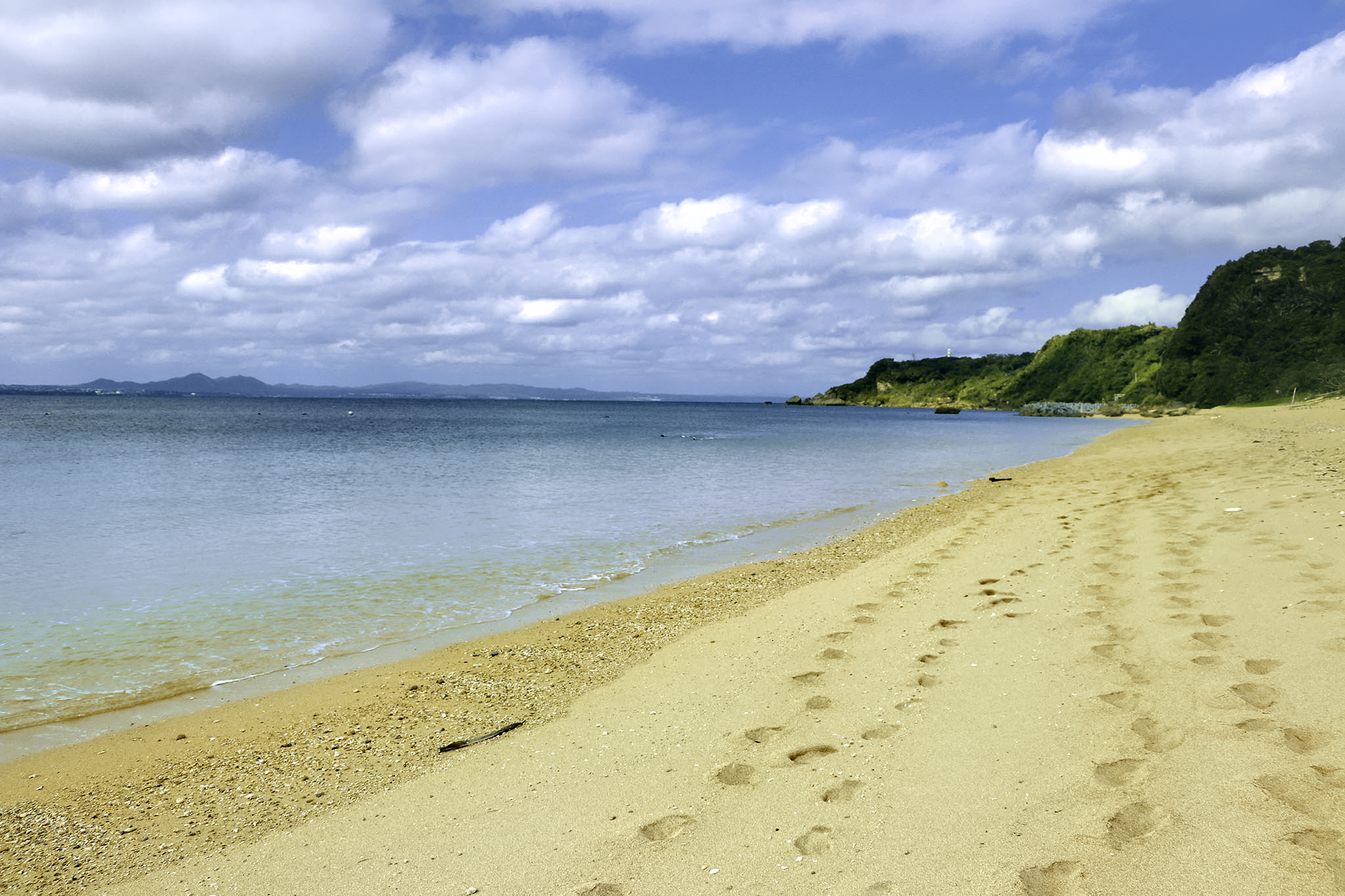 南国の青い海と砂浜と足跡 2 フリー 無料 写真素材 ダウンロード Blue Green