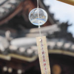 奈良おふさ観音風鈴まつり　寺院と透明の風鈴