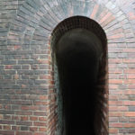 軍事要塞だった友が島　レンガのトンネル