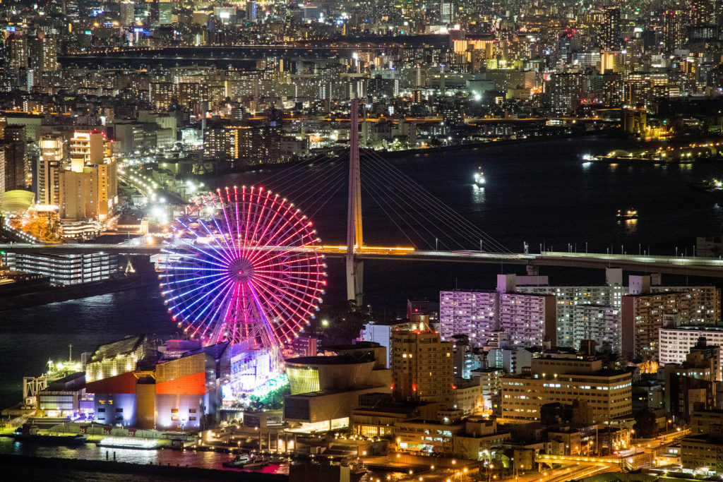 咲洲庁舎展望台から見た大阪の街と海遊館の夜景