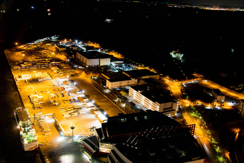 コスモタワー展望台から見下ろした夜の港