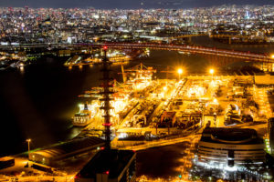 コスモタワー展望台からの高速道路と大阪の夜景