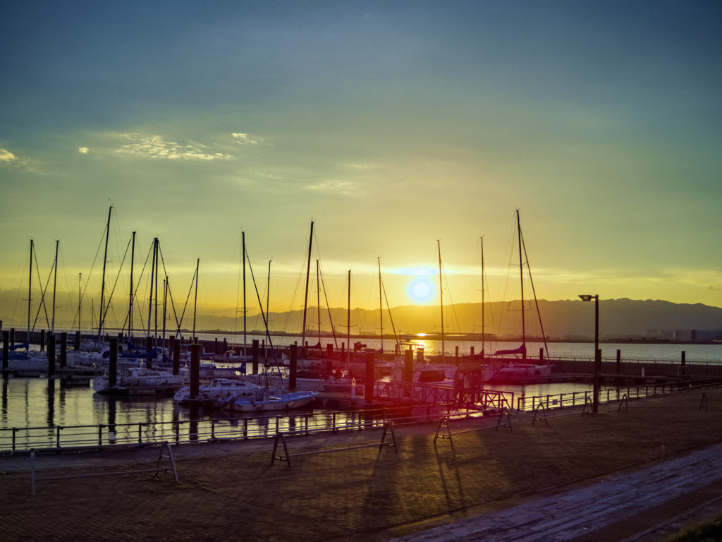 北港マリーナの夕日とヨット